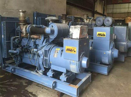 北屯发电机组带负载降电压是什么原因照成的？