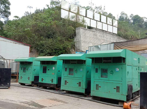 北屯先进的应急发电机系统中智能监测和控制系统如何确保电压稳定？